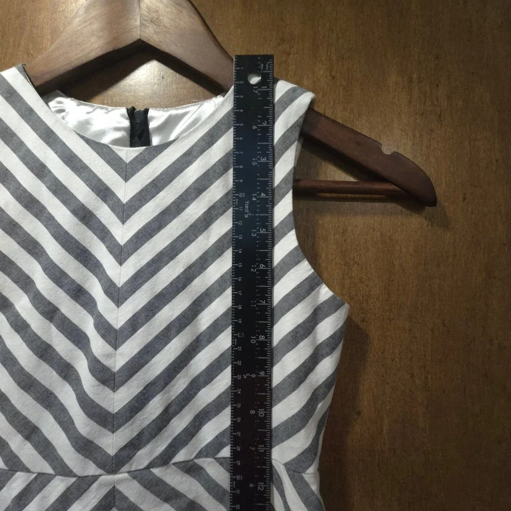 Milly Minis Girls Size 8 Grey White Chevron Stripe Sleeveless Shift Dress